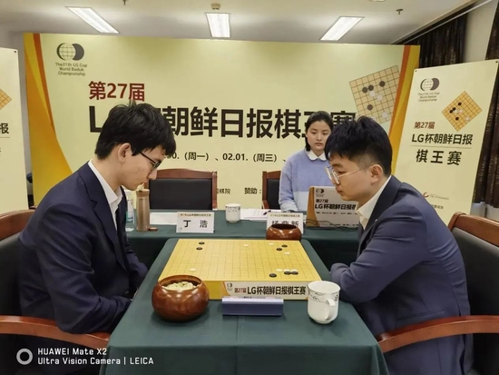 本届LG杯决赛演变为中国棋手内战，杨鼎新（右）与丁浩争冠。